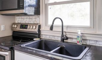 3270 Wards Rd, Altavista, VA 24517