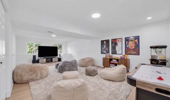 235 Aberdeen Dr, Algonquin, IL 60102