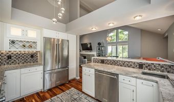 1878 Ridgeview Circle Dr, Ballwin, MO 63021