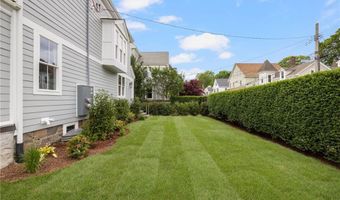 104 Second St, Newport, RI 02840