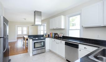 2 Bedlow Ave, Newport, RI 02840