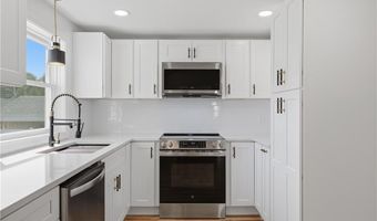 25 Stoneham St, Cranston, RI 02920