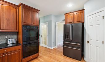 22902 N BROWN Sq, Ashburn, VA 20148