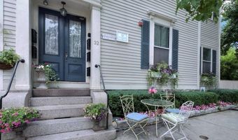 32 School St 3, Newport, RI 02840