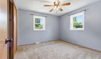 1607 S 6th St, Aberdeen, SD 57401
