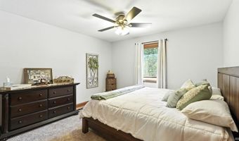 102 Greenhurst Ct, Auburn, IN 46706