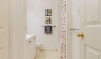 7716 EFFINGHAM Sq, Alexandria, VA 22315