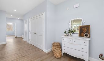1046 Ocean Rd, Narragansett, RI 02882