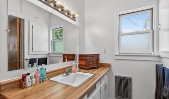457 C St, Ashland, OR 97520