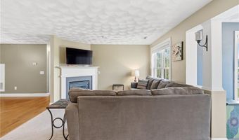 15 Saw Mill Dr 307, North Kingstown, RI 02852