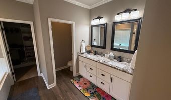 3903 Hampton Dr, Benton, AR 72019