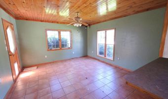 517 S Adams Ave, Aurora, MO 65605
