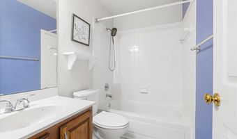 208 Kylewood Ct, Ballwin, MO 63021