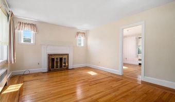30 Winthrop St, East Providence, RI 02915