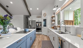 14833 Sunburst Dr, Bigfork, MT 59911