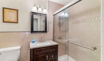 19 Elm St, Beachwood, NJ 08722