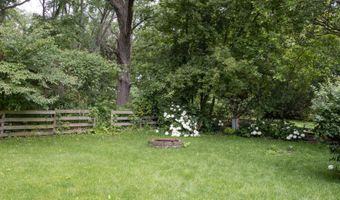 1340 Yellowstone Pkwy, Algonquin, IL 60102