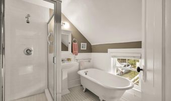 23 Commercial St, Belfast, ME 04915