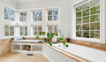 15 Queens Ln, Darien, CT 06820