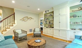 10 Owl Tree Ln, East Greenwich, RI 02818