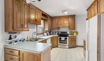 521 E HARDING Dr, Appleton, WI 54915