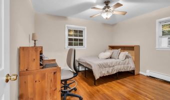 266 Orchard Ave, Belford, NJ 07718
