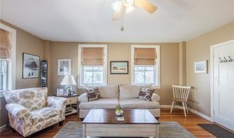 35 Pelham St D, Newport, RI 02840