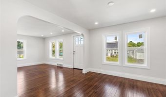 5 Taylor Ct, Cumberland, RI 02864