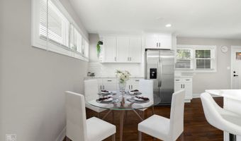 1166 S Highland Ave, Arlington Heights, IL 60005