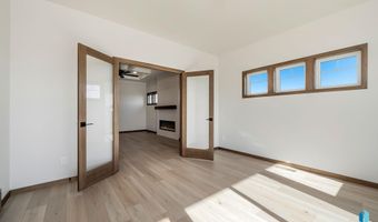 2413 E Tinley St, Brandon, SD 57005