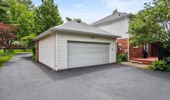 523 Nottingham Dr, Ballwin, MO 63011