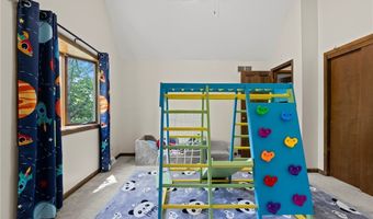 81 Plumwood Ct, Amherst, NY 14051