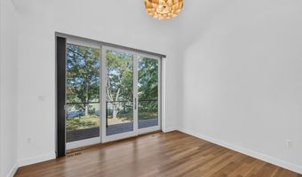4061 Thornoaks Dr, Ann Arbor, MI 48104