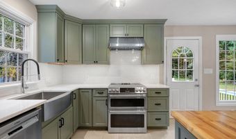 2 Woodland Rd, Acushnet, MA 02743