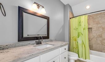 109 Bay Colony Way, Apalachicola, FL 32320