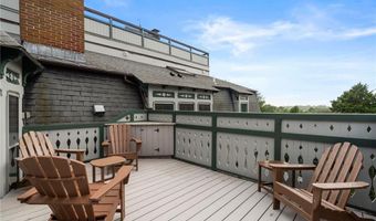 6 Howe Ave 8, Newport, RI 02840