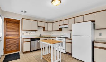 35 Spruce St, Beachwood, NJ 08722