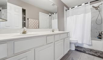 1 Regal Ct, Algonquin, IL 60102