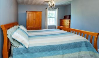33 Oak Hill Dr, Johnston, RI 02919
