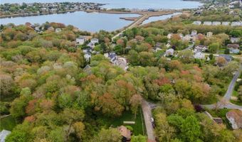 4 Ottawa Trl, Narragansett, RI 02882