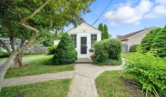 29 Park Ave, Belford, NJ 07718
