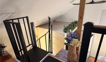 25 Marsh St, Newport, RI 02840