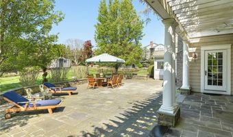 99 N Cliff Dr, Narragansett, RI 02882