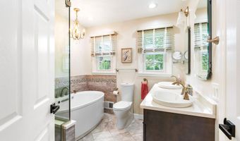 30 Packard Dr, Middletown, NJ 07748