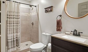 1302 Crest Dr, Aberdeen, NC 28315