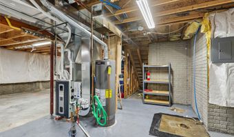 910 NE 45th St, Ankeny, IA 50021
