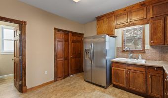 907 E Hunt St, Adrian, MI 49221