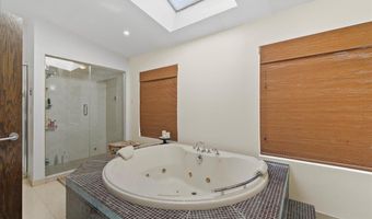 10 Morley Ct, Albertson, NY 11507