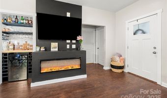 2717 Arnold Dr, Charlotte, NC 28205