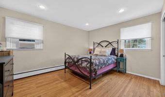 9 Eros Dr, Airmont, NY 10952